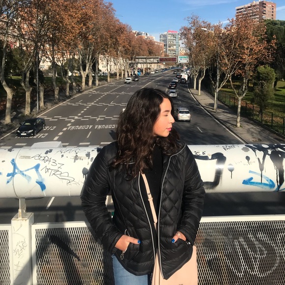 Meet your Posher, Athena - Picture 3 of 3